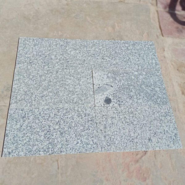 P White Granite Tiles for Flooring