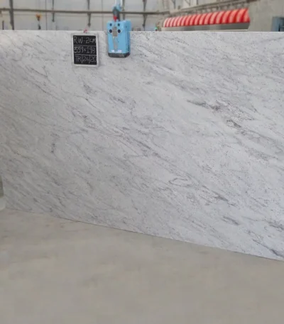 River White Granite Slab with Burgundy Flecks